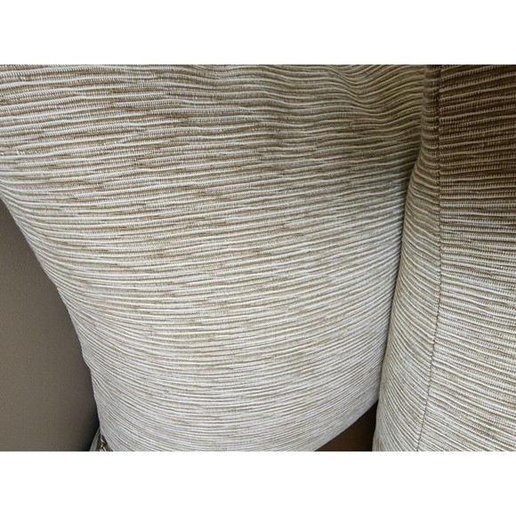 2 - Roth & Tompkins Woven 20x20 Throw Pillow Covers Zippered Toffee Damask NEW - Picture 3 of 16